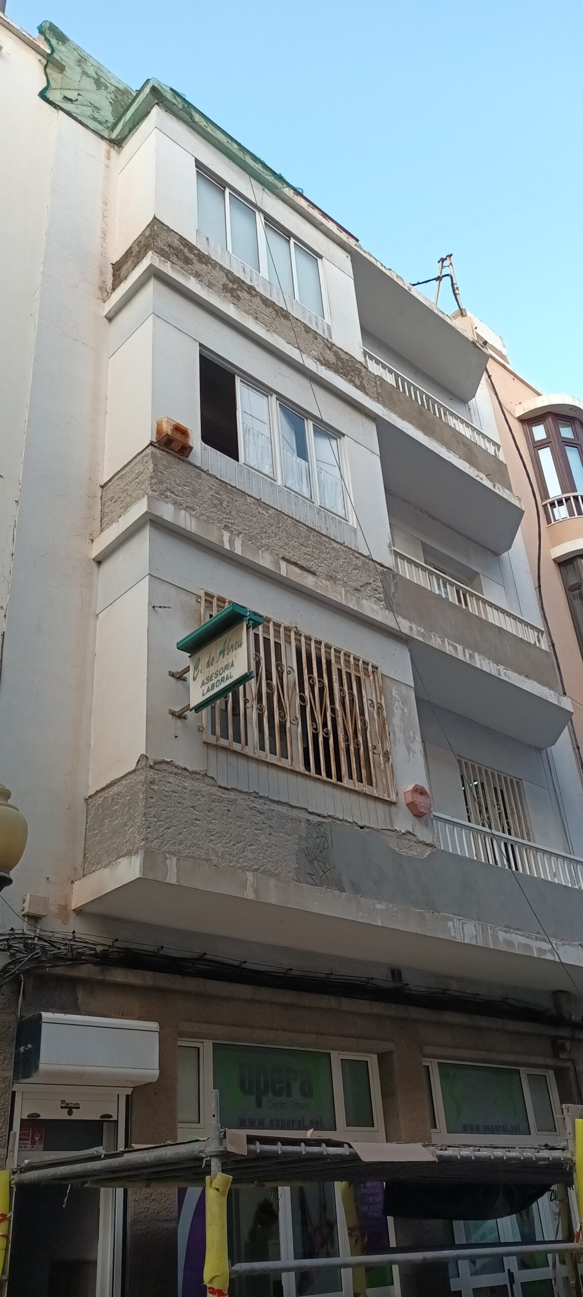 EMPRESA ECONÓMICA DE PINTURA EN GENERAL DE VIVIENDAS Y OFICINAS EN LAS PALMAS